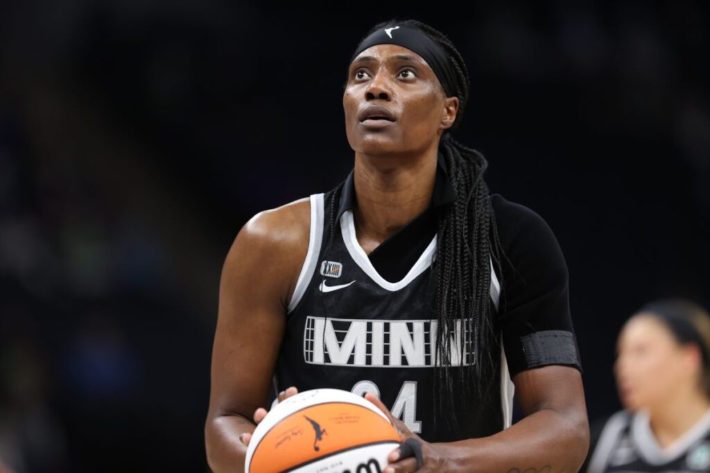 sylvia fowles dunk