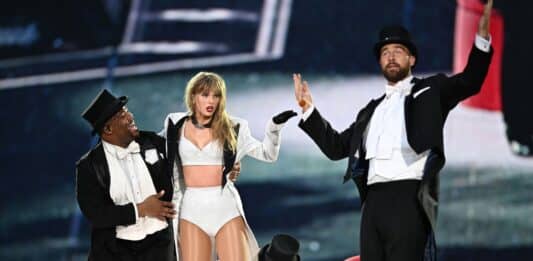 Taylor swift brings travis kelce onstage, Eras Tour, London