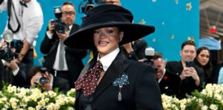 pregnant rihanna shows off baby, met gala