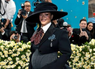 pregnant rihanna shows off baby, met gala