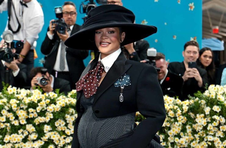 pregnant rihanna shows off baby, met gala
